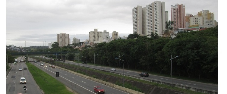 Barco vence carro em corrida na Marginal Tietê, em São Paulo - Época  Negócios